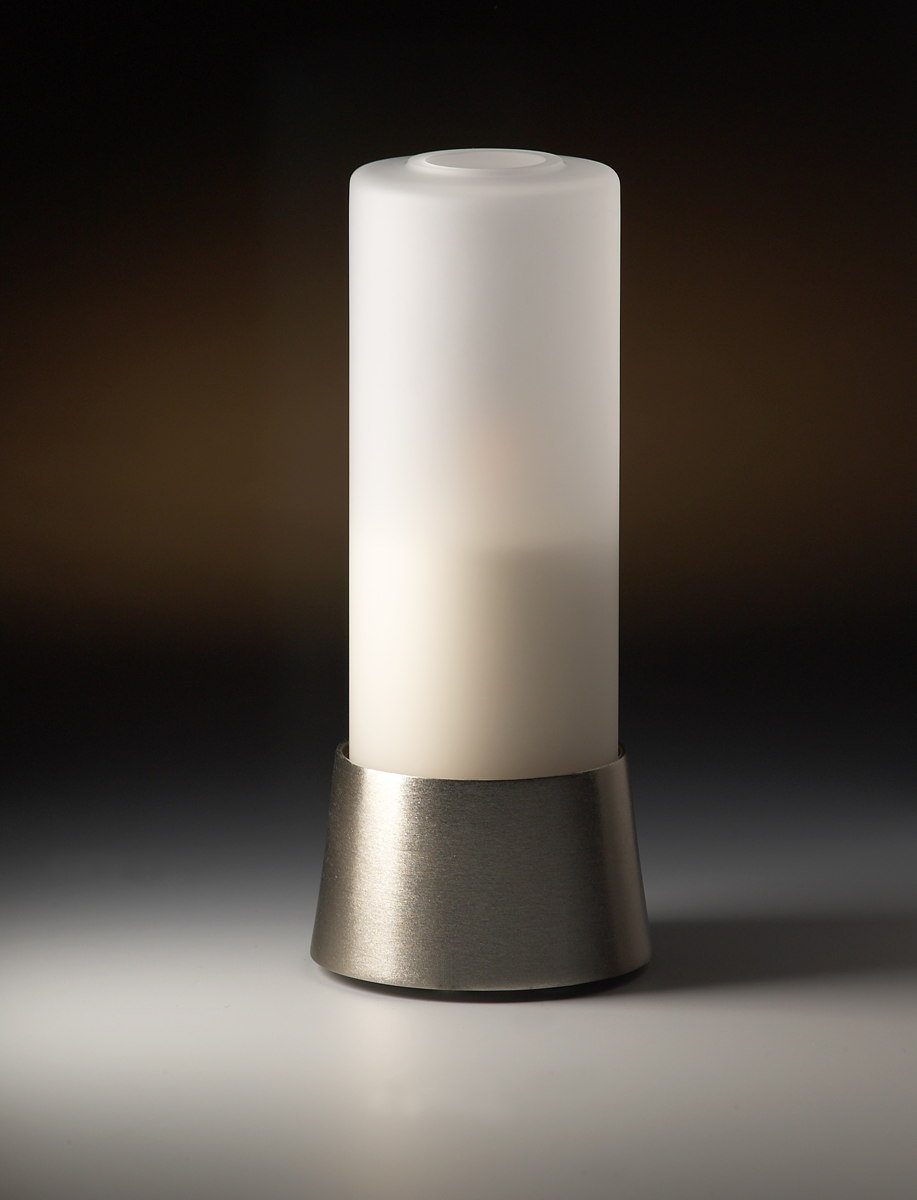 Tischlampe Coco 60A, Lampenkörper: nickel matt, Glaszylinder: milchig, Höhe: 17,5 cm