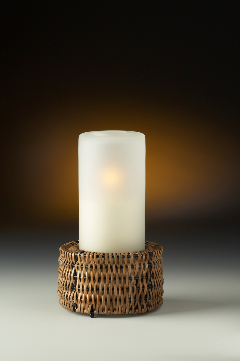 Tischlampe Nour 60A, Lampenkörper: rattan hell, Glaszylinder: milchig, Höhe: 19 cm