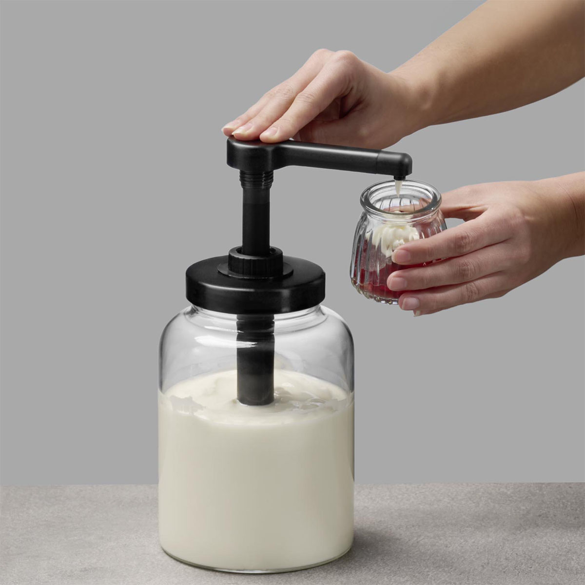 Dosierspender DISPENSA, Glas, PP, Hubvolumen: 15 ml, D: 13 cm, H: 27 cm, I: 1,7 ltr.