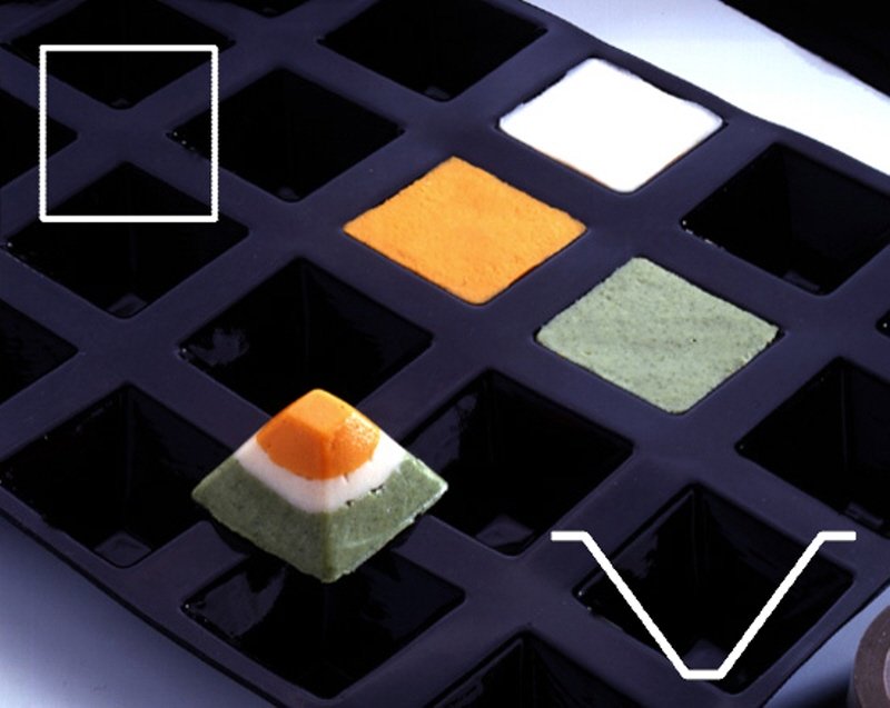 Silikon-Backmatte, Pyramide, schwarz, GN 1/2, 12 Formen, 5 x 5 x 3,5 cm