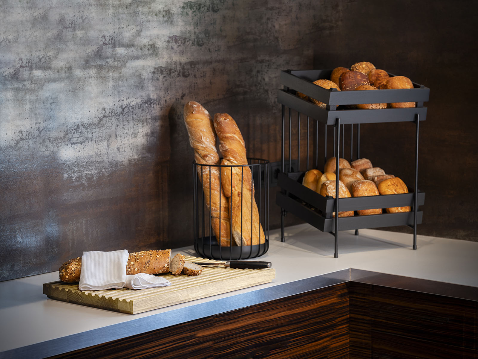 GN 1/1 Brotschneidebrett VALO, Eichenholz geoelt, 53 x 32,5 x 3,5 cm