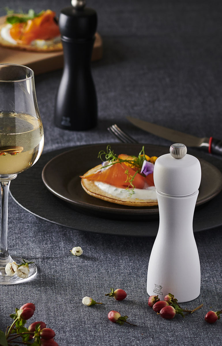 Peugeot : Tahiti Duo  - Pfeffer- und Salzmühle, manuelle Buchenholz-Mühle, Größe: 15 cm, Farbe: schwarz und weiss