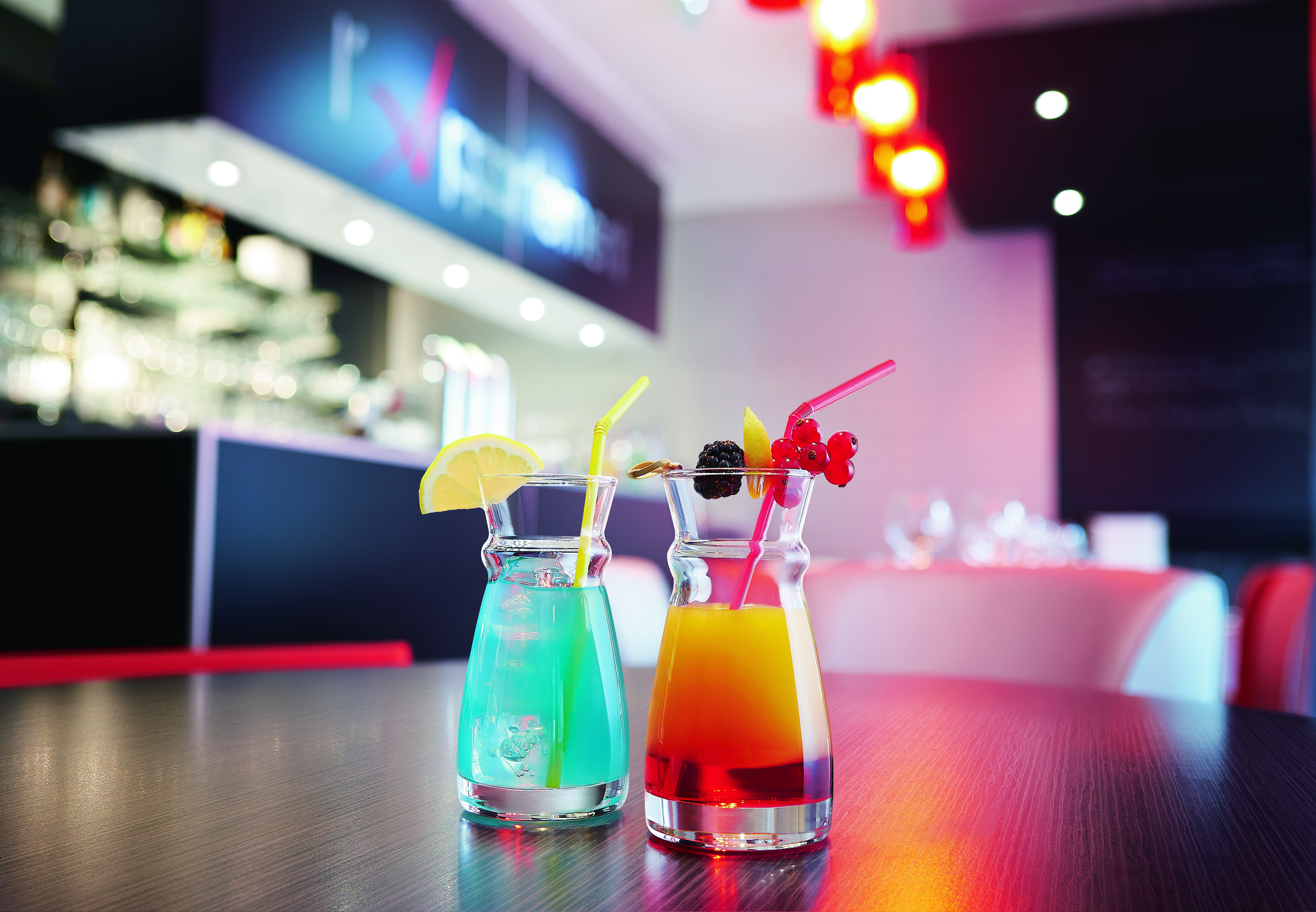 Karaffe Fluid m. schwarzem Kunststoffdeckel 62 cl, I: 620 ml, H: 189 mm, D: 91 mm