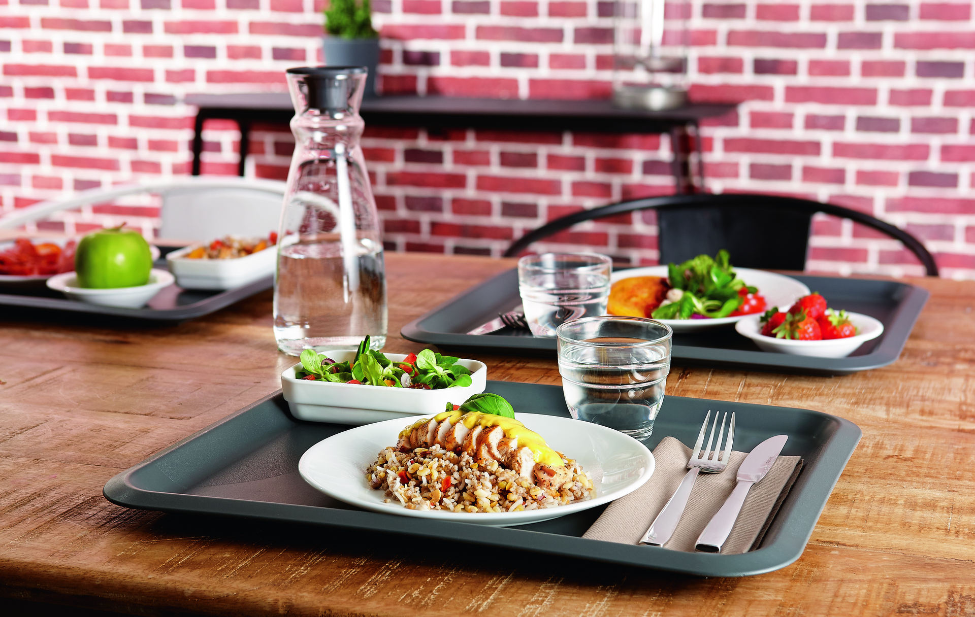 Karaffe Fluid m. schwarzem Kunststoffdeckel 62 cl, I: 620 ml, H: 189 mm, D: 91 mm